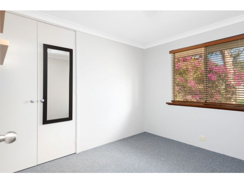 6 Robertson Street, West Lamington WA 6430