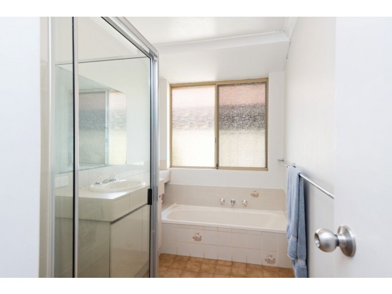 6 Robertson Street, West Lamington WA 6430