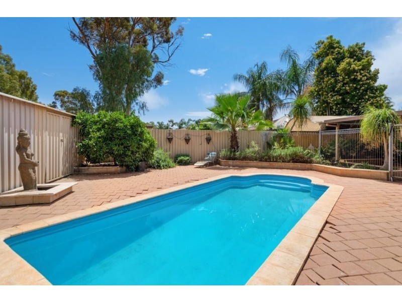 6 Robertson Street, West Lamington WA 6430