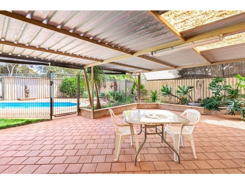 6 Robertson Street, West Lamington WA 6430