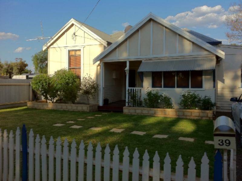 39 Rosenberg Crescent, Kalgoorlie WA 6430