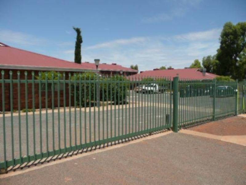 8/32 Shotover Place, Boulder WA 6432