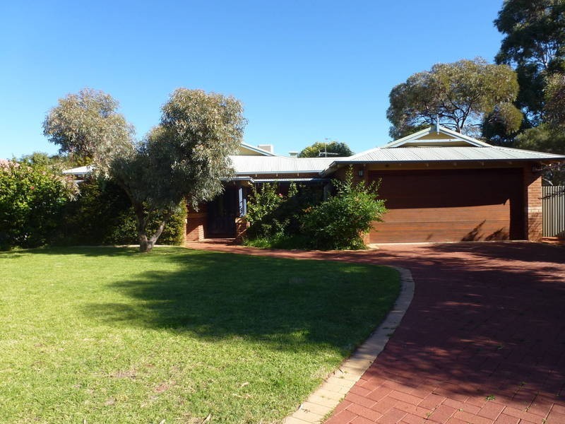 28 Paddington Dr, Hannans WA 6430