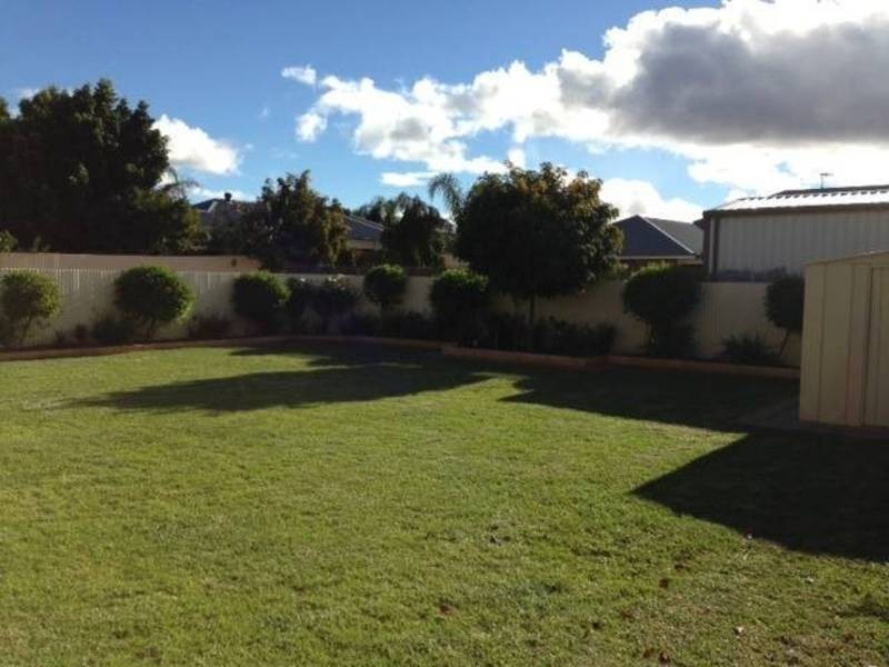 12 Henneker Drive, Broadwood WA 6430