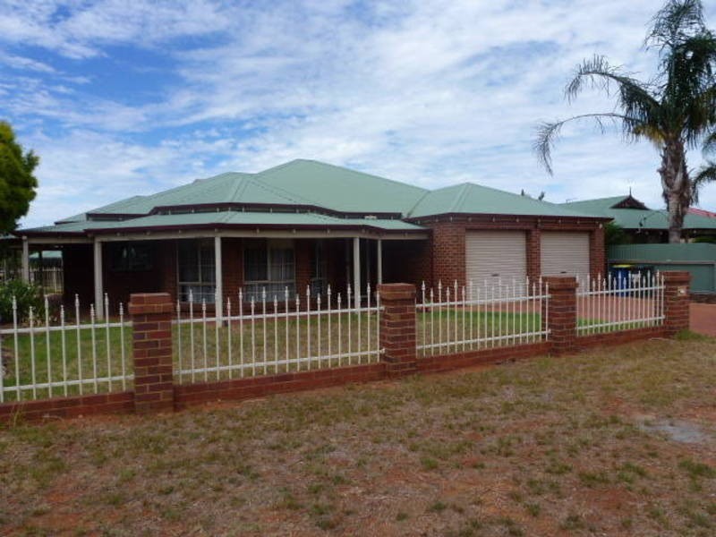 12 Wyllie Way, Hannans WA 6430