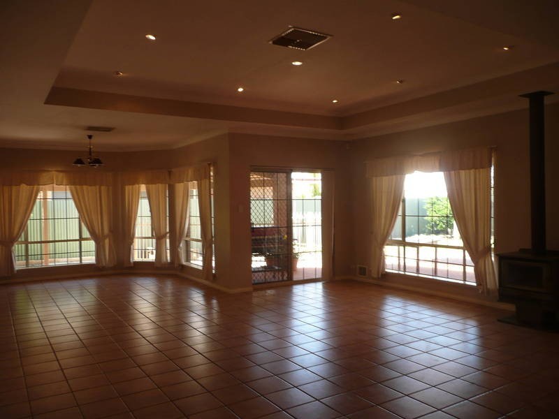 12 Wyllie Way, Hannans WA 6430