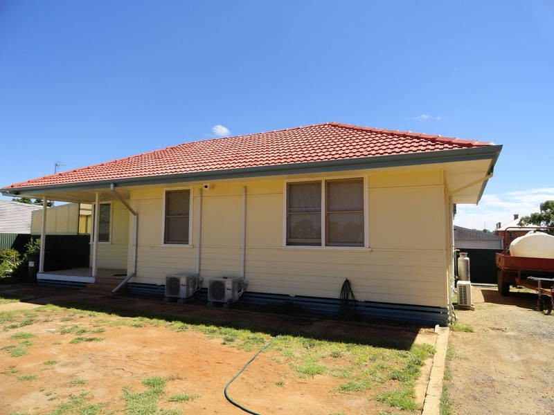 58 Woodward St, Coolgardie WA 6429
