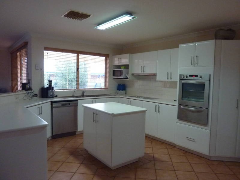 6 Riverina Way, Hannans WA 6430