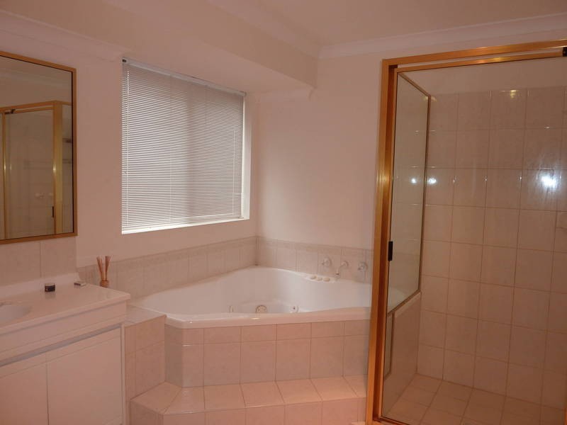 6 Riverina Way, Hannans WA 6430