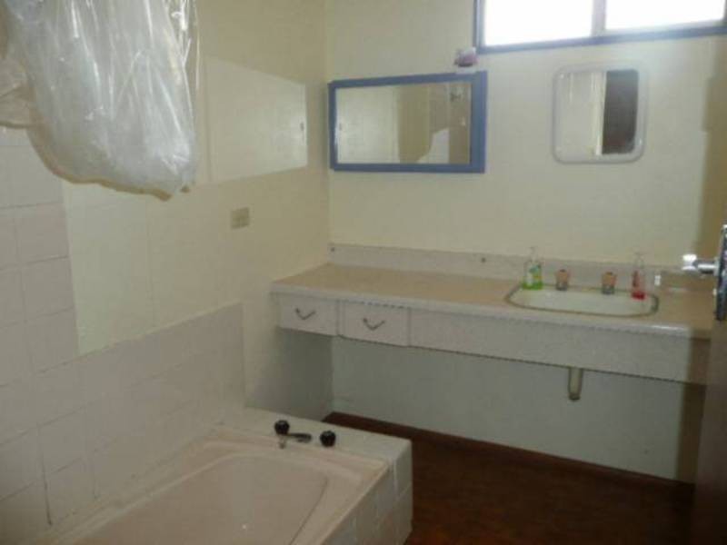 84 Shaw St, Coolgardie WA 6429