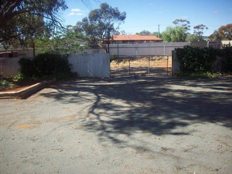 84 Shaw St, Coolgardie WA 6429