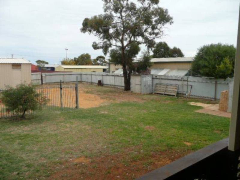 121 Sylvester St, Coolgardie WA 6429