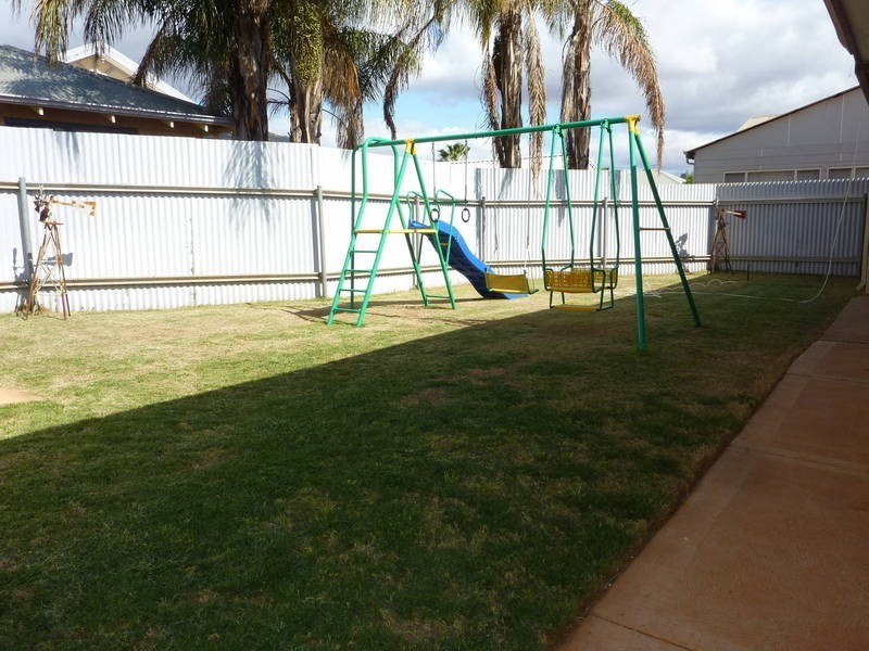 253 Piccadilly St, West Lamington WA 6430