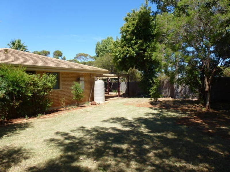 31 Burkett Dr, Hannans WA 6430