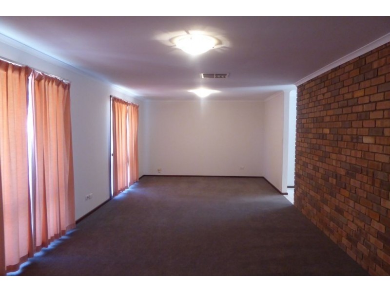 3 Sloss Place, Hannans WA 6430