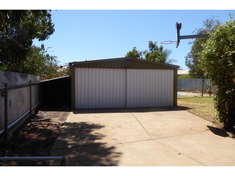 3 Sloss Place, Hannans WA 6430