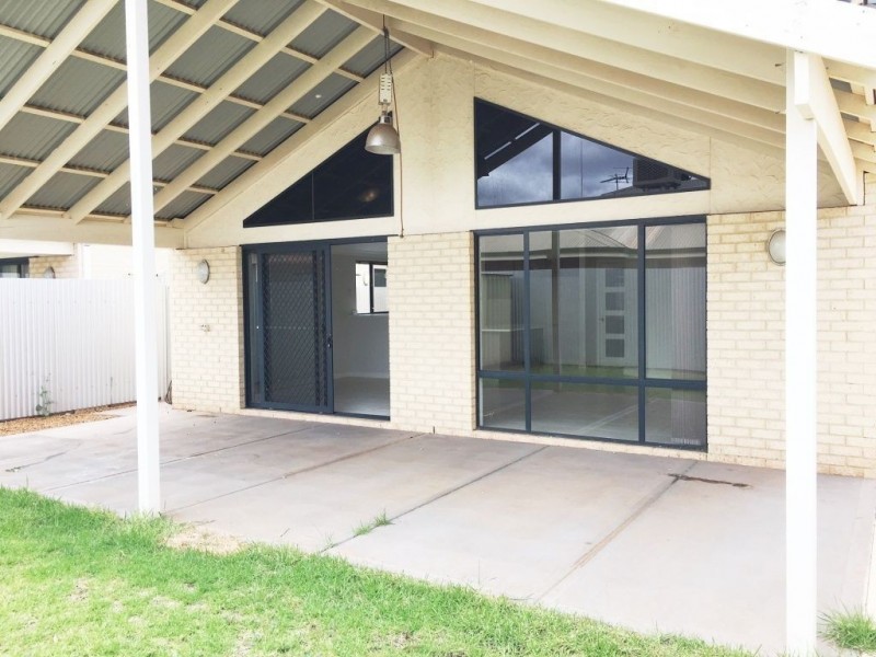 8B Bracklemann Drive, Boulder WA 6432