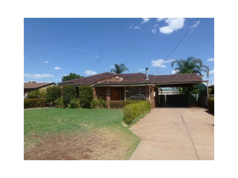 11 Robertson Street, West Lamington WA 6430