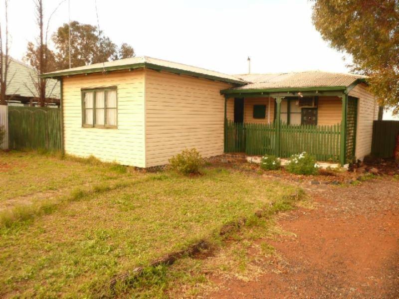 101 Sylvester Street, Coolgardie WA 6429