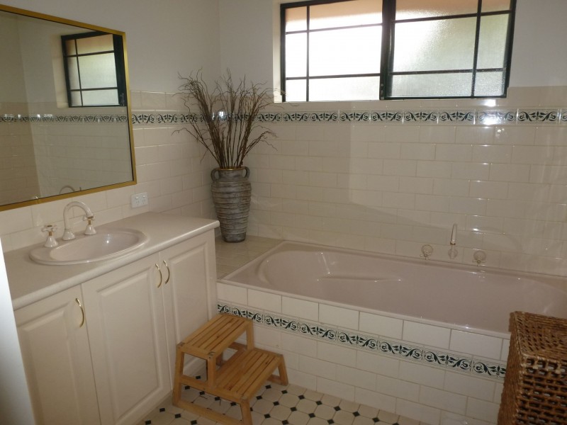 5 Tindals Crescent, Hannans WA 6430