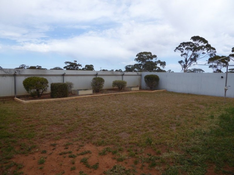 35 Cavalier Crescent, Boulder WA 6432