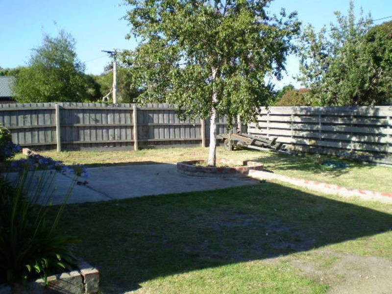 102 Foam Street, Rosebud VIC 3939