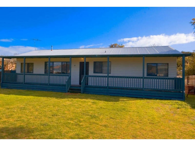 8 The Avenue, Rosebud West VIC 3940