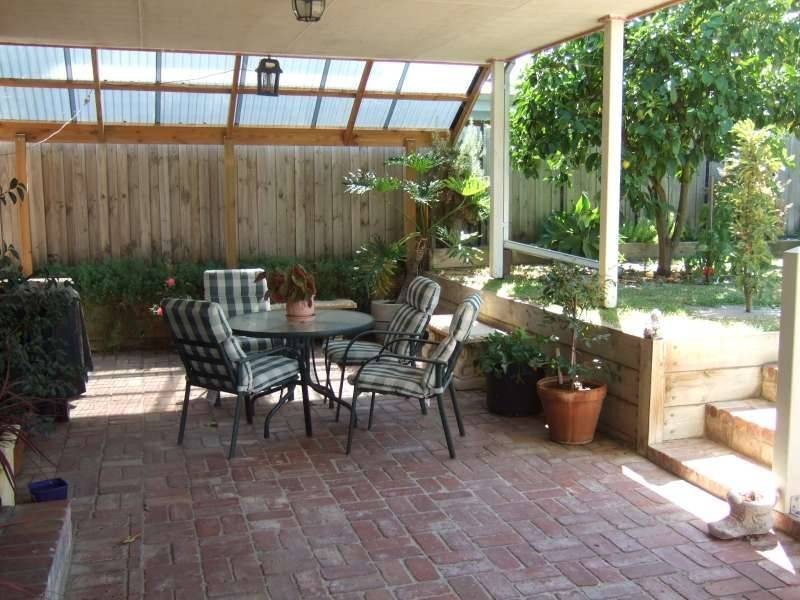 8 The Avenue, Rosebud West VIC 3940