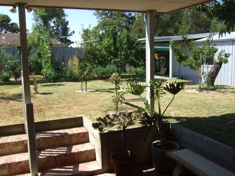 8 The Avenue, Rosebud West VIC 3940