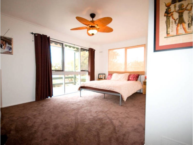 52 Cootamundra Ave, Rosebud West VIC 3940