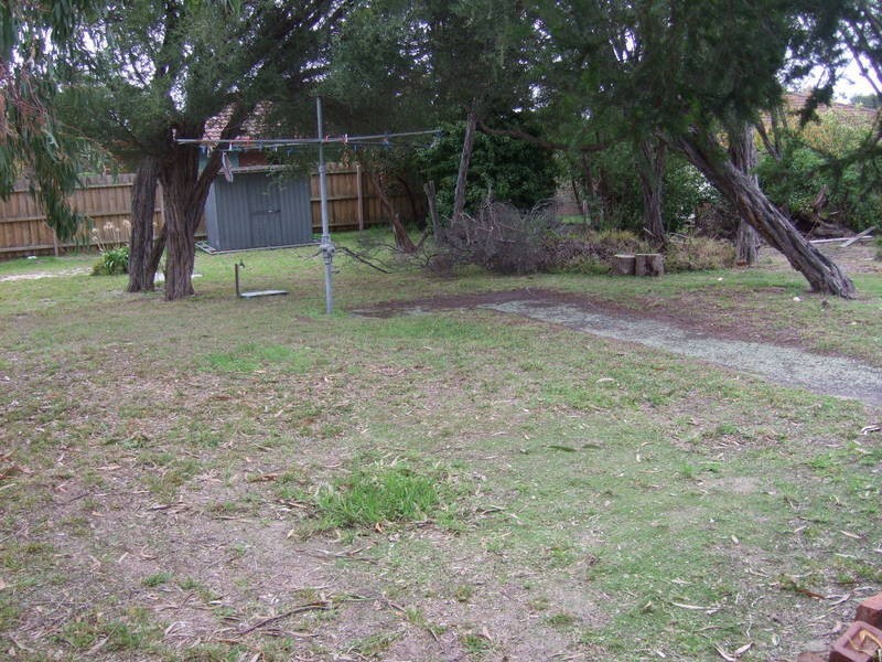 42 (a) Broadway, Rosebud West VIC 3940