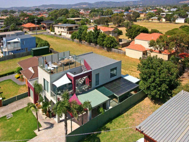 4 Victoria Street, Safety Beach VIC 3936