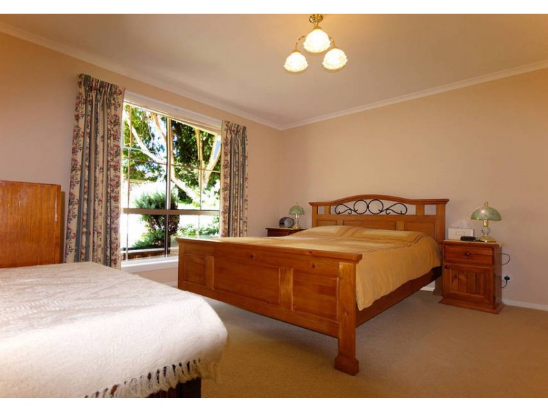 8 Leisure Way North, Rosebud VIC 3939