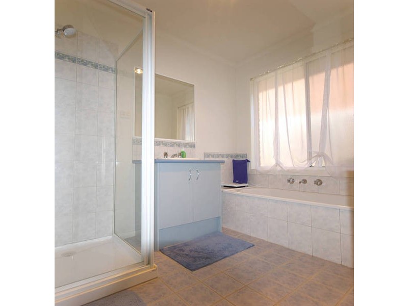 8 Leisure Way North, Rosebud VIC 3939