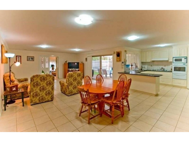 4 Karingal Drv, Rosebud West VIC 3940
