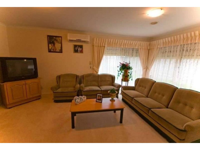 4 Karingal Drv, Rosebud West VIC 3940