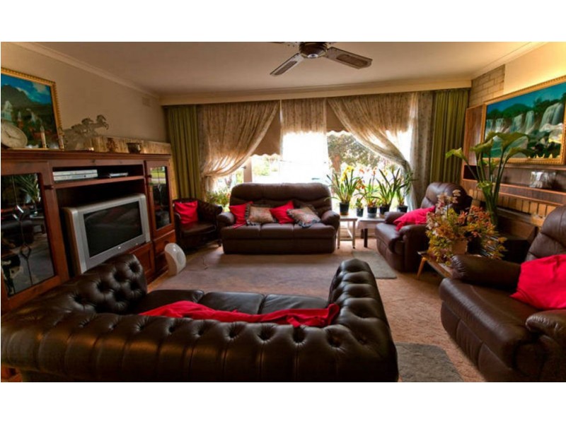 10 Cootamundra Ave, Rosebud West VIC 3940