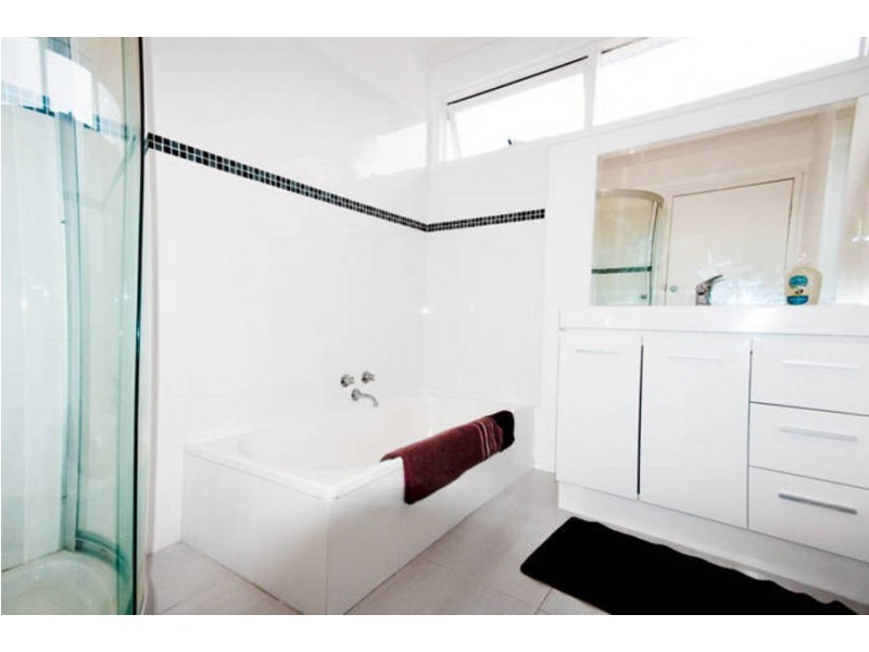 9 Swans Way, Rosebud West VIC 3940