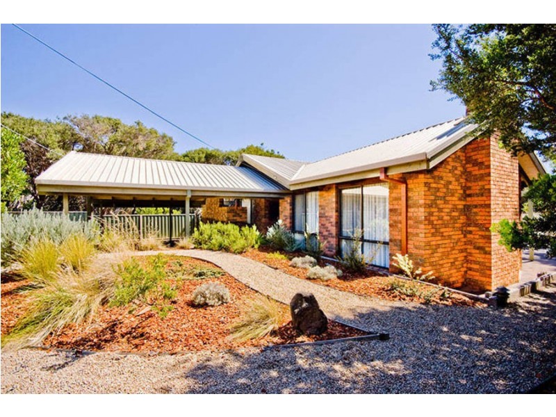 2 Carslake Avenue, Blairgowrie VIC 3942