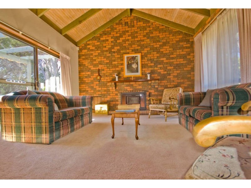 2 Carslake Avenue, Blairgowrie VIC 3942