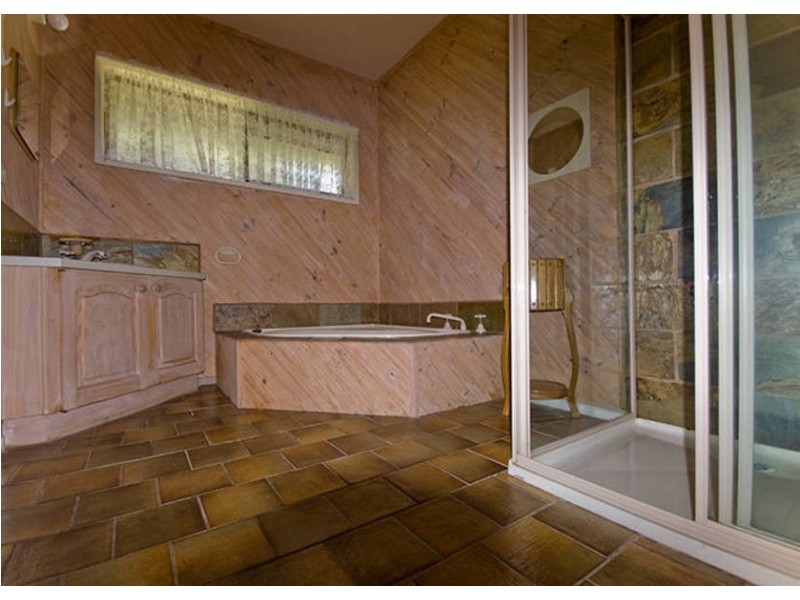 2 Carslake Avenue, Blairgowrie VIC 3942