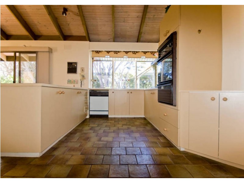 2 Carslake Avenue, Blairgowrie VIC 3942