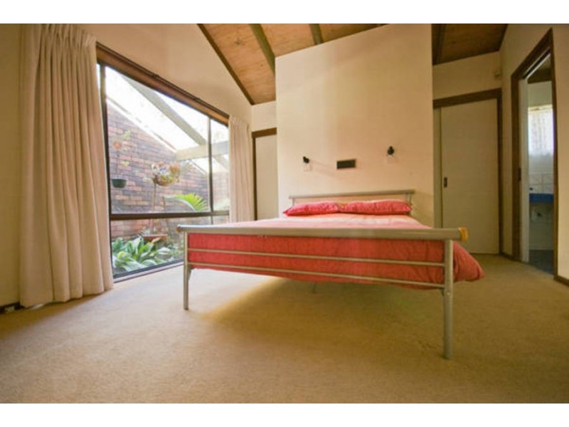 2 Carslake Avenue, Blairgowrie VIC 3942