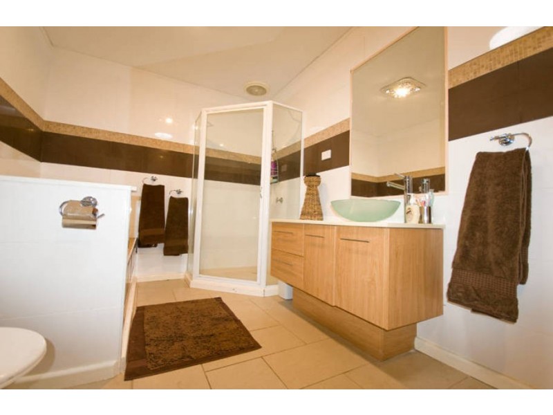 2 Whimbrel Court, Rosebud West VIC 3940