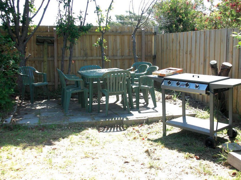 180 Eighth Ave, Rosebud VIC 3939