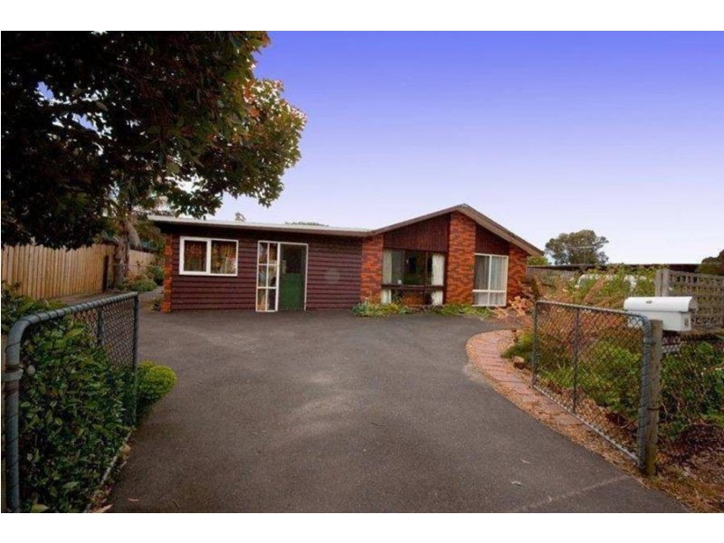 40 Swans Way, Rosebud West VIC 3940