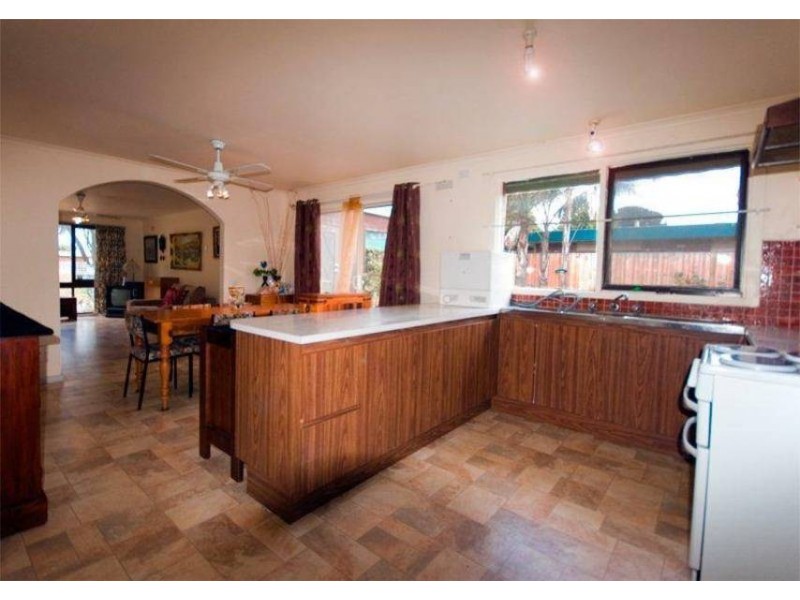 40 Swans Way, Rosebud West VIC 3940