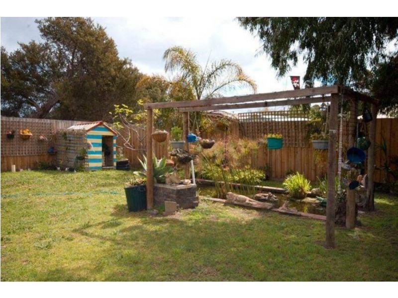 40 Swans Way, Rosebud West VIC 3940