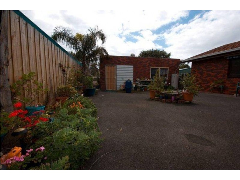 40 Swans Way, Rosebud West VIC 3940