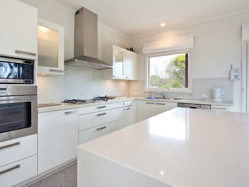 6 Yuille Avenue, Point Leo VIC 3916
